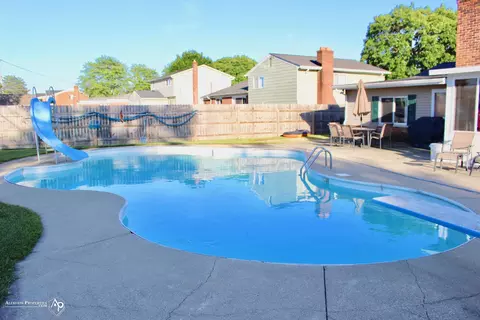322 Amesbury, Davison, MI 48423 photo 3