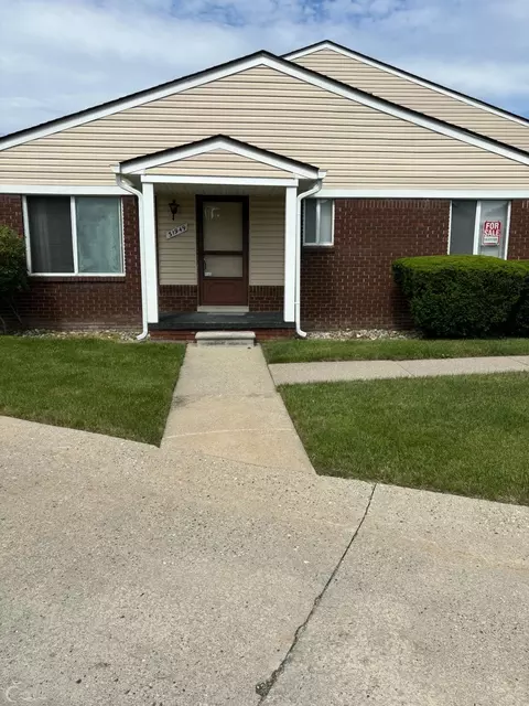 31949 Breezeway, New Baltimore, MI 48047