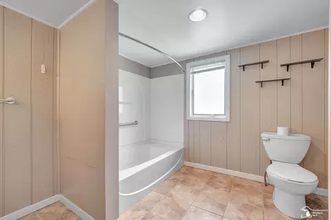 Bath - 12736 Hand, Carleton, MI 48117 photo 1 of 3