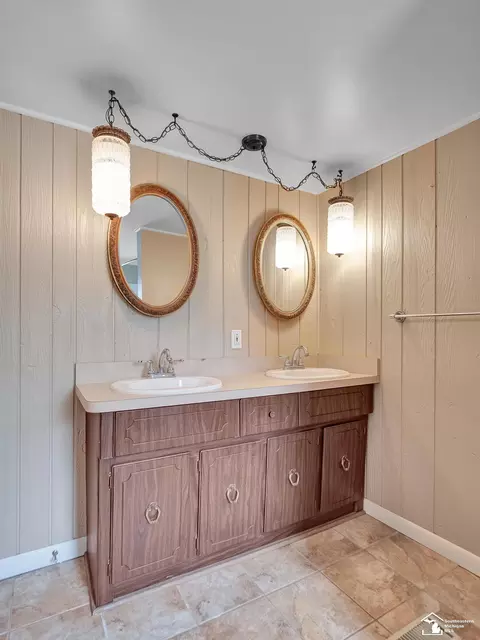 Bath - 12736 Hand, Carleton, MI 48117 photo 3 of 3