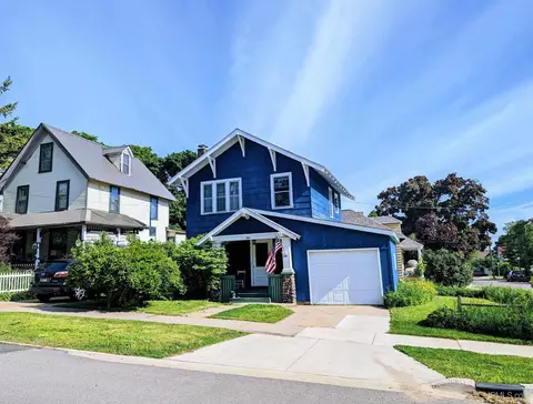 221 E Hewitt, Marquette, MI 49855