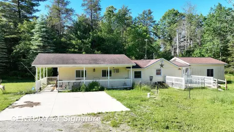 Exterior - 618 Eola, Harrison, MI 48625 photo 9 of 10