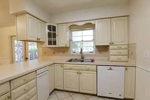 Kitchen - 1392 W Judd, Flint, MI 48507 photo 5 of 5