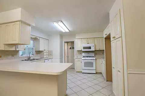 Kitchen - 1392 W Judd, Flint, MI 48507 photo 3 of 5