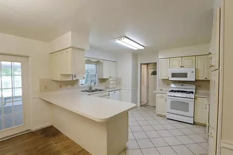 Kitchen - 1392 W Judd, Flint, MI 48507 photo 2 of 5