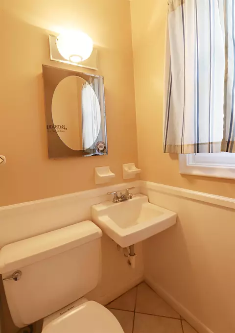 Bath - 1392 W Judd, Flint, MI 48507 photo 1 of 2