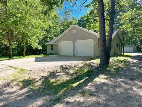 2797 N Castor, Coleman, MI 48618