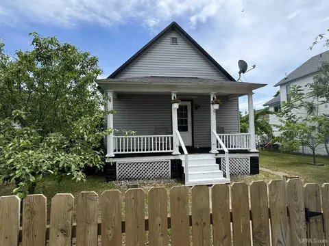 206 N 15th, Escanaba, MI 49829
