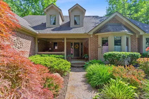 8884 Grand Oaks, Washington, MI 48095