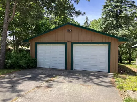 6439 Oak, Gladwin, MI 48624 photo 4