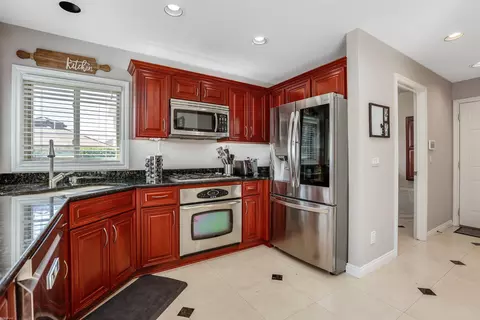 Kitchen - 48942 Jefferson, Macomb, MI 48044 photo 1 of 2