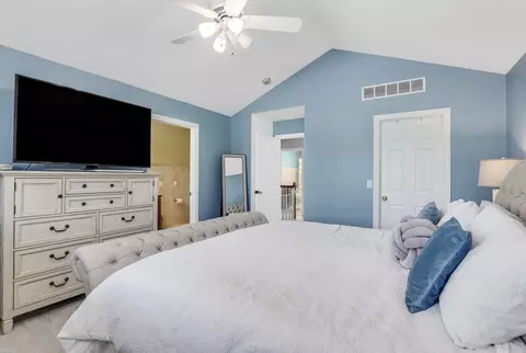 Bedroom - 48942 Jefferson, Macomb, MI 48044 photo 1 of 5