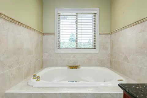 Bath - 48942 Jefferson, Macomb, MI 48044 photo 4 of 4