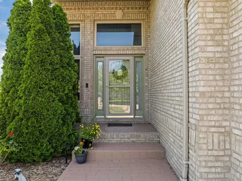 Entry Way - 48942 Jefferson, Macomb, MI 48044 photo 2 of 3