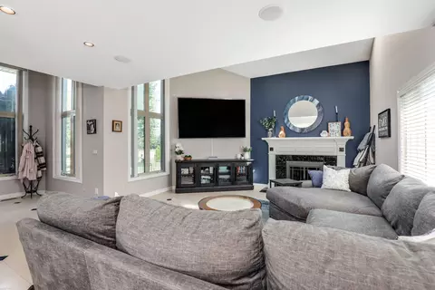 Living - 48942 Jefferson, Macomb, MI 48044 photo 2 of 2