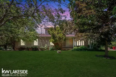 61517 Spring Cir, Washington, MI 48094