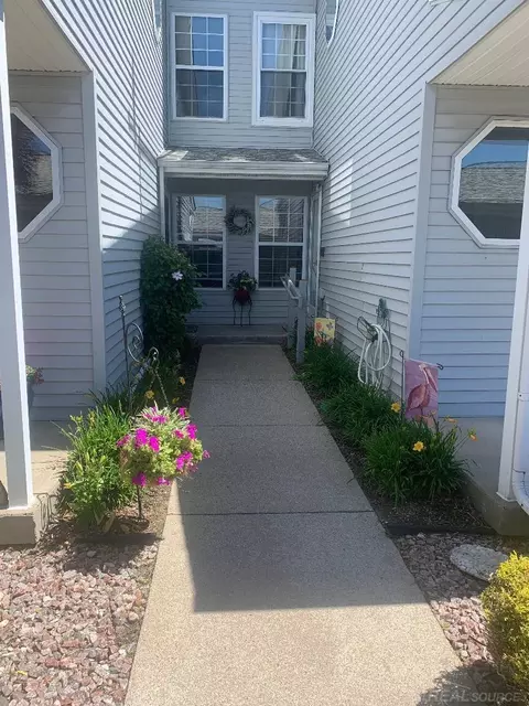 37810 Jefferson, Harrison Township, MI 48045
