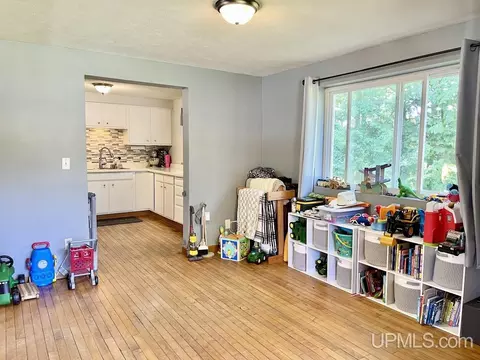 6690 M, Escanaba, MI 49829 photo 9
