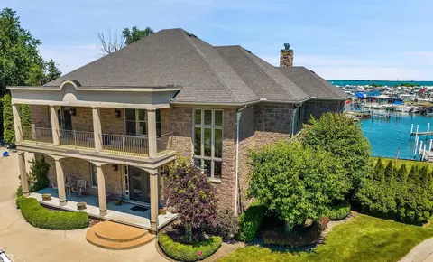 41626 Conger Bay, Harrison Township, MI 48045