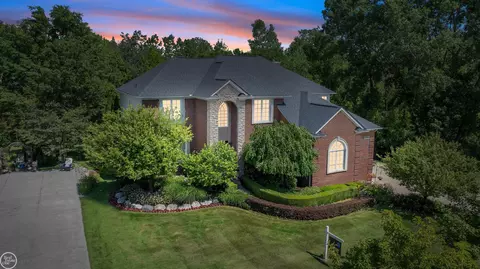 58046 Pheasant Rdg, Washington Township, MI 48094