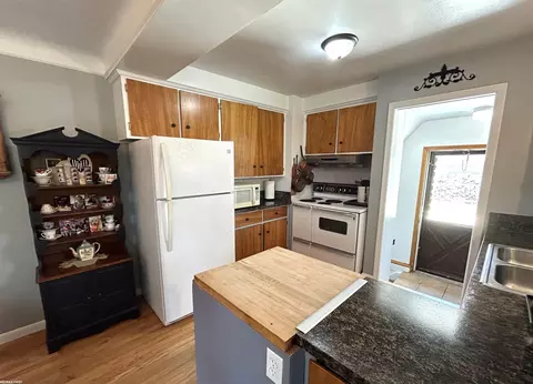 Kitchen - 23368 Mapleview, Macomb, MI 48042 photo 2 of 2