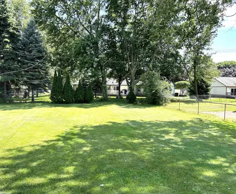 Exterior - 23368 Mapleview, Macomb, MI 48042 photo 4 of 6