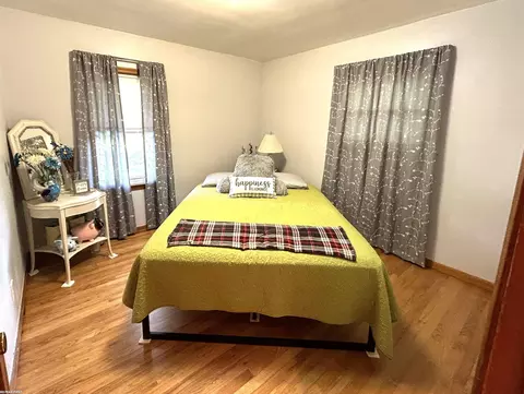 Bedroom - 23368 Mapleview, Macomb, MI 48042 photo 2 of 4