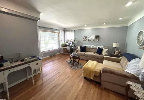 Living - 23368 Mapleview, Macomb, MI 48042 photo 2 of 3