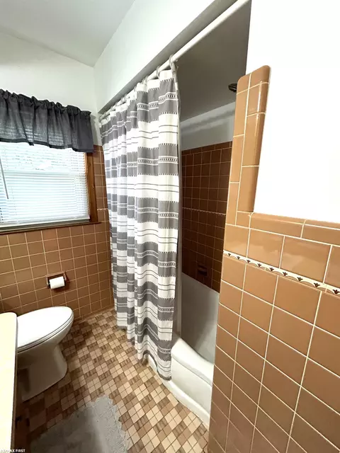 Bath - 23368 Mapleview, Macomb, MI 48042 photo 2 of 3