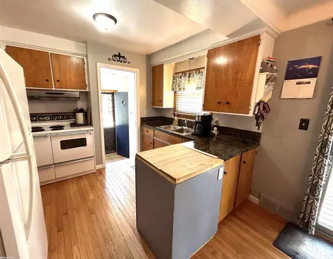 Kitchen - 23368 Mapleview, Macomb, MI 48042 photo 1 of 2