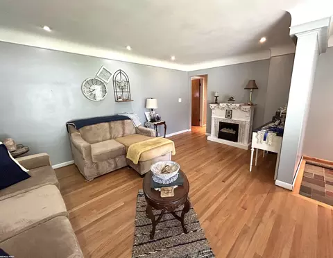 Living - 23368 Mapleview, Macomb, MI 48042 photo 3 of 3