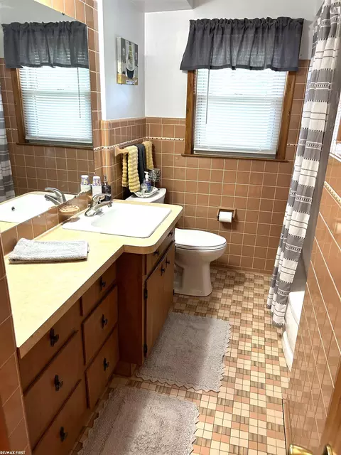 Bath - 23368 Mapleview, Macomb, MI 48042 photo 1 of 3
