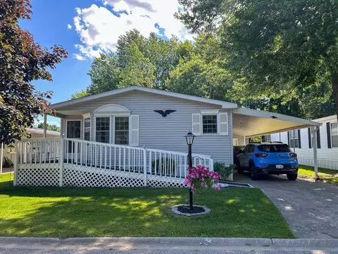 634 Park Cir, Clio, MI 48420