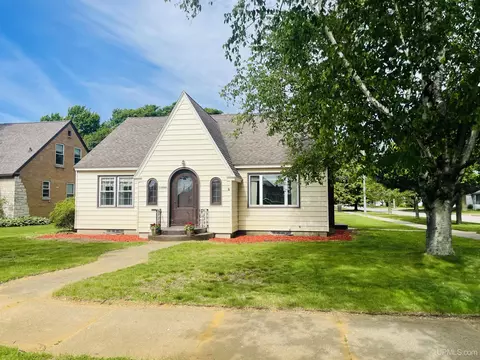 1000 S 15th, Escanaba, MI 49829