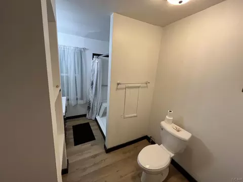 Bath - 37217 Ecorse, Romulus, MI 48174 photo 2 of 3