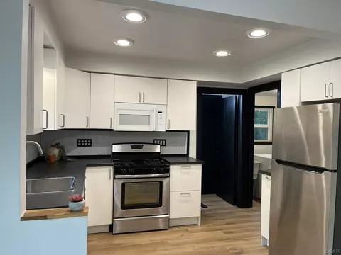 Kitchen - 37217 Ecorse, Romulus, MI 48174 photo 2 of 2