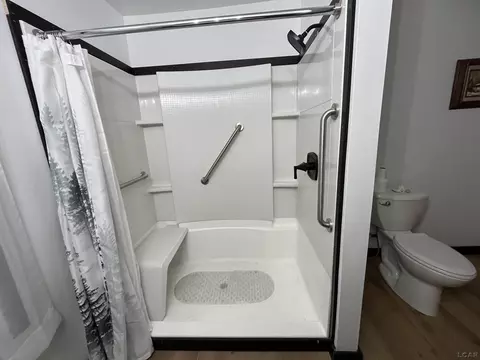 Bath - 37217 Ecorse, Romulus, MI 48174 photo 3 of 3