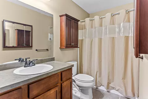 Bath - 2713 Aralia, Howell, MI 48855 photo 3 of 6