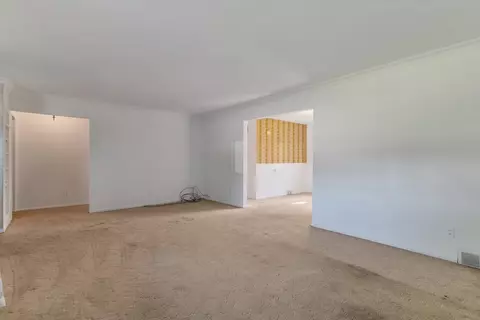 Living - 6187 Torrey, Flint, MI 48507 photo 3 of 7