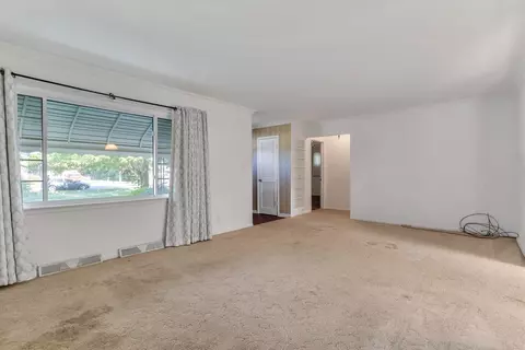 Living - 6187 Torrey, Flint, MI 48507 photo 2 of 7