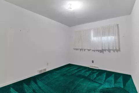 Bedroom - 6187 Torrey, Flint, MI 48507 photo 3 of 7