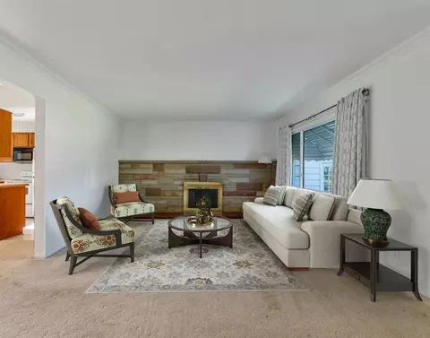 Living - 6187 Torrey, Flint, MI 48507 photo 5 of 7