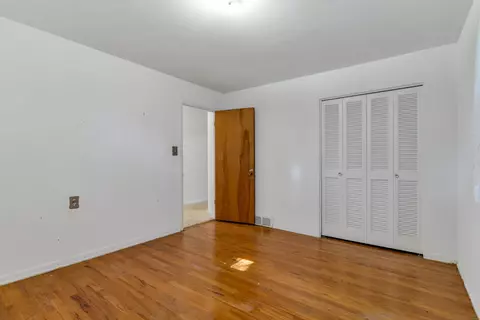 Bedroom - 6187 Torrey, Flint, MI 48507 photo 6 of 7