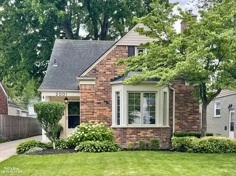 2001 Lancaster, Grosse Pointe Woods, MI 48236