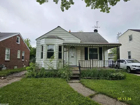 19146 Kenosha, Harper Woods, MI 48225