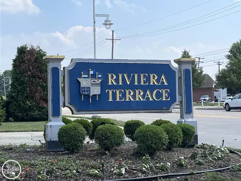 422 Riviera, Saint Clair Shores, MI 48080
