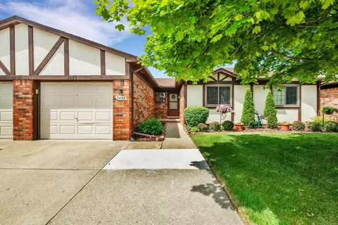 5423 Clemson #14, Warren, MI 48091