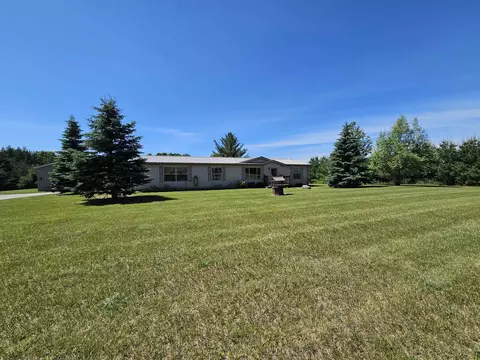 8852 E Arnold Lk, Harrison, MI 48625