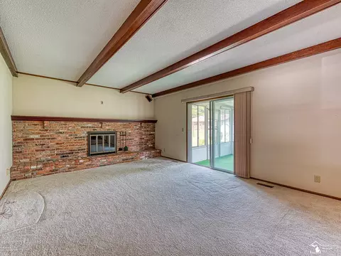 Living - 1110 Borg, Temperance, MI 48182 photo 5 of 7