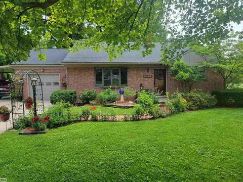 39100 Willowmere, Harrison Township, MI 48045